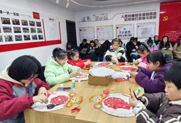 青少年体验传统文化魅力 手工制作活动度元宵