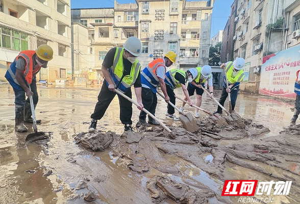 连夜派出突击队 中建西部建设助力平江按下汛后“恢复键”