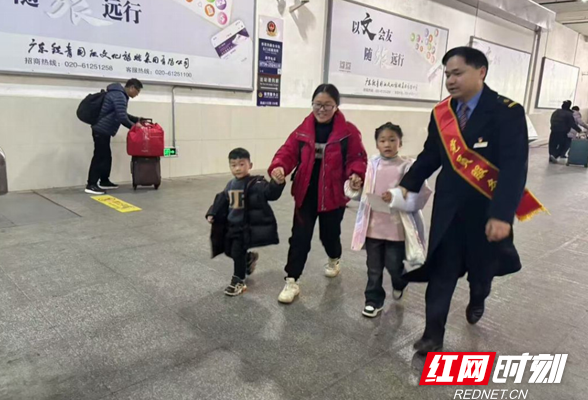 石门县北站：春暖旅途，党员活动在身边