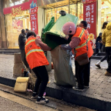 谋在前 干在实 守全天——张家界环卫全力保障元宵灯会环境整洁