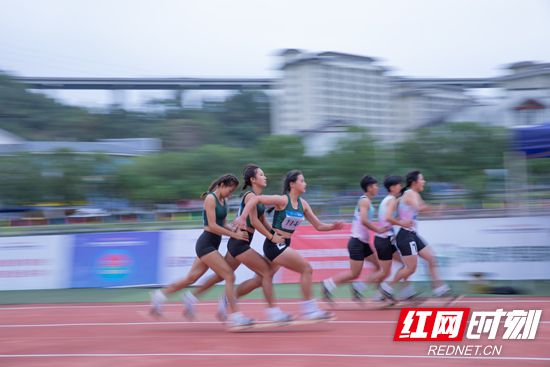 向左荣摄.jpg