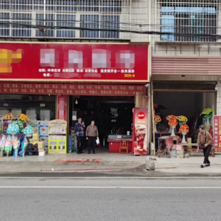 一条轮胎赔八千？一串鞭炮解心结