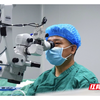 户外劳作莫大意！飞石击中眼睛，男子险遭永久性失明