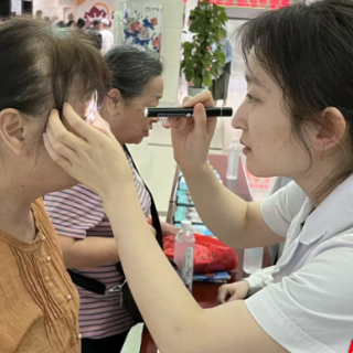 南华附一医院开展全国爱眼日义诊
