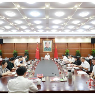 衡阳市委理论学习中心组（扩大）举行2025年第7次集体学习