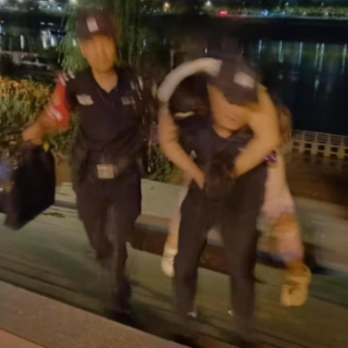 女子服药轻生！石鼓公安民警争分夺秒送医救治