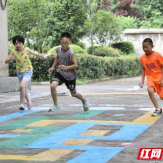 衡阳师范学院：“三下乡”铺展童趣长卷