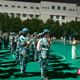 湖南交通工程学院:代班学长学姐成新生军训“最强后援团”