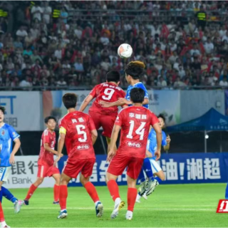 也致株株侠：绿茵虽负，情谊更浓