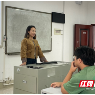 将思政融入课堂 以师德点亮青春——记湖南环境生物职业技术学院教师李娟