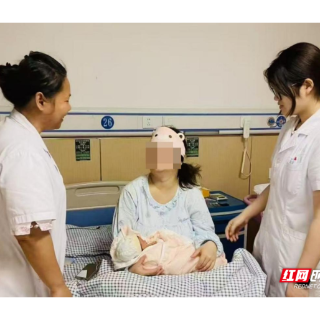 孕妈携早产宝宝致谢珠晖区妇幼保健院妇产科医护人员
