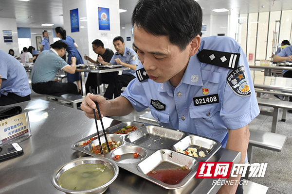 公安局食堂饭菜图片图片