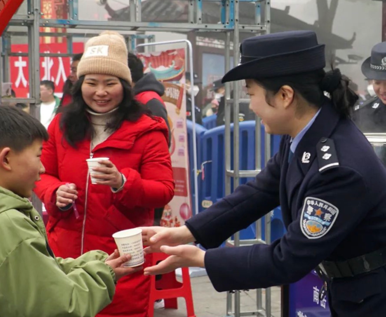 海报 | “安心过年，有我们在”