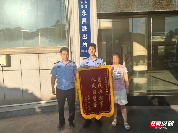 伸手必被捉!男子深夜“碰运气”拉车门被抓