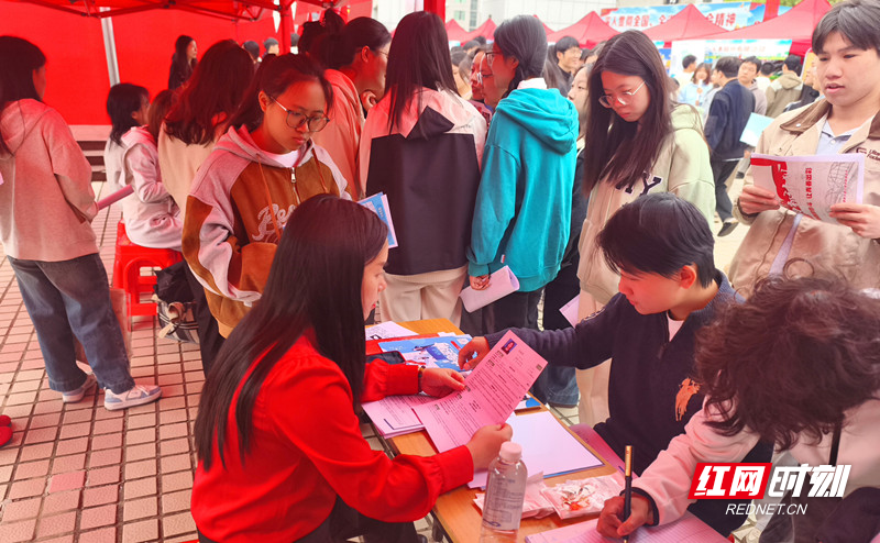 湖南交通工程学院2025年毕业生秋季双选会吸引百余家企业揽才