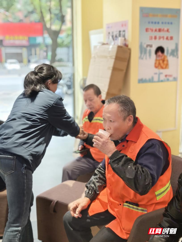祁东电信中心厅爱心翼站：用行动守护户外工作者的温暖