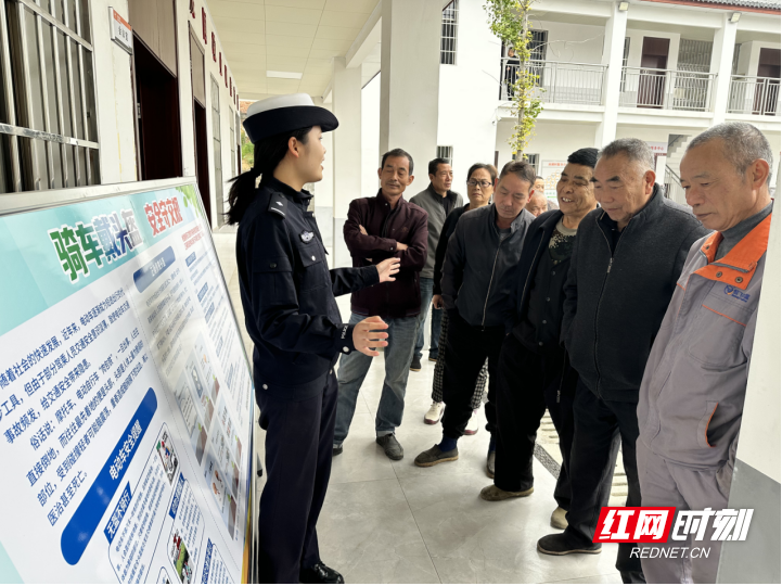 雁峰交警深入南湖村开展“美丽乡村行”交通安全宣讲活动