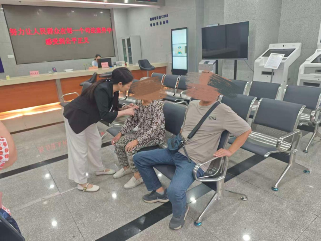 九旬老人“状告”七旬儿子,法院温情调解添和谐