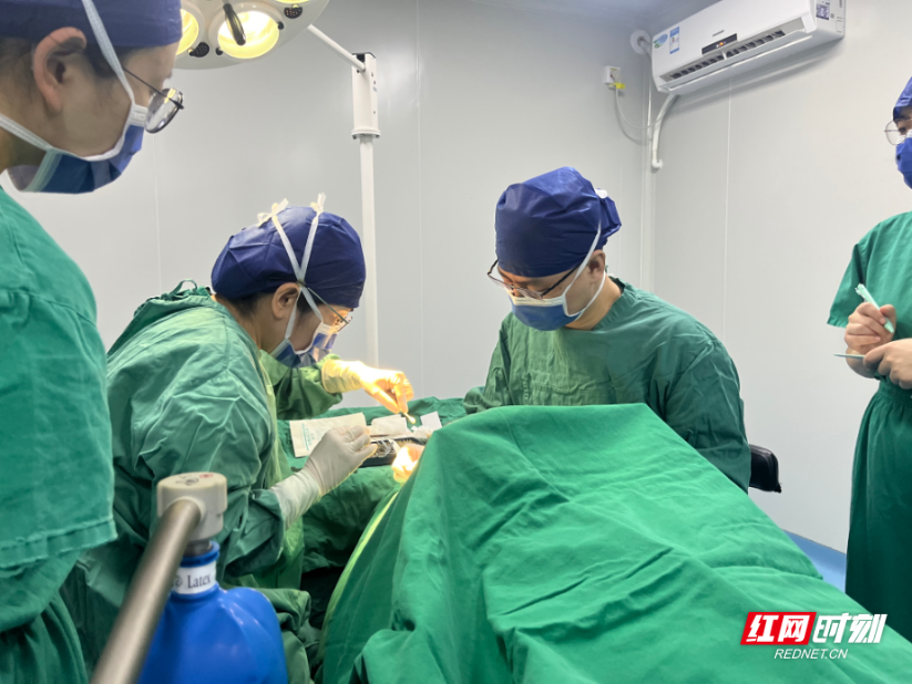 高度近视“埋”祸根,61岁阿姨眼睛严重斜视