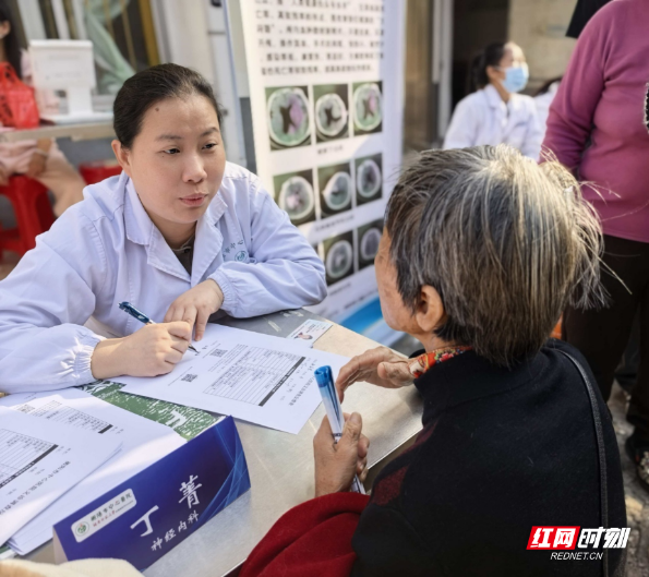 衡阳市中心医院多部门联动开展2025年“世界卒中日”系列活动