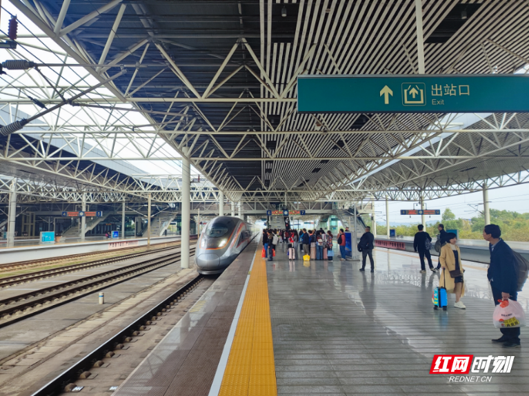 元旦假期衡阳东站加开10趟临客列车，预计发送旅客9.9万人次