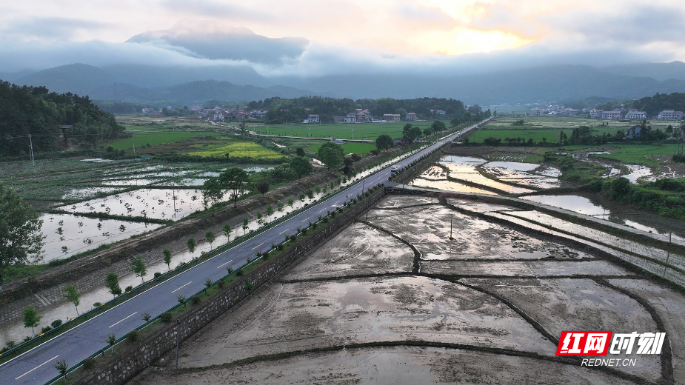 紫气东来铺玉带，车行山中入画深 ——衡山县紫盖峰公路获评“湖南省最美农村路”侧记