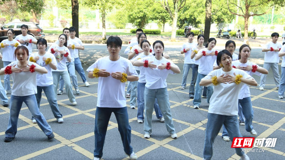 衡阳师范学院地理与旅游学院举办心理健康操比赛