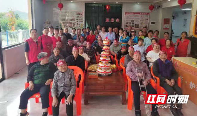 衡山：敬老院里的别样“生日会”