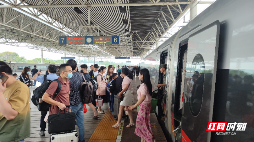 “端午”假期，衡阳东站加开28趟临客列车