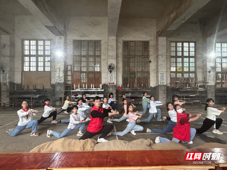 湖南交通工程学院教师何学成：乡村孩子的“艺术童伴”