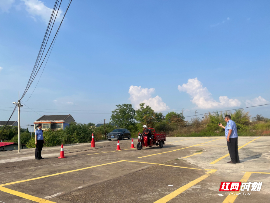 衡南交警：“送考下乡”解民忧 便民服务暖民心