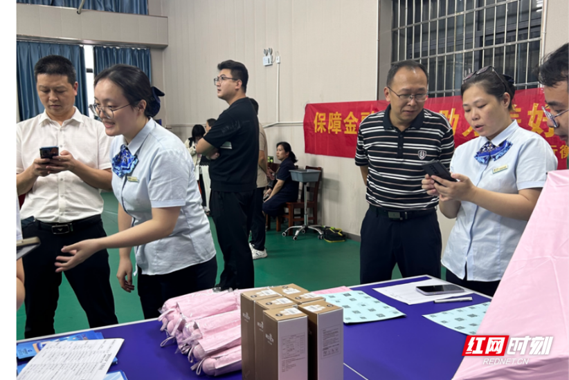 建行衡阳东阳渡支行进校园送上金融知识“大礼包”