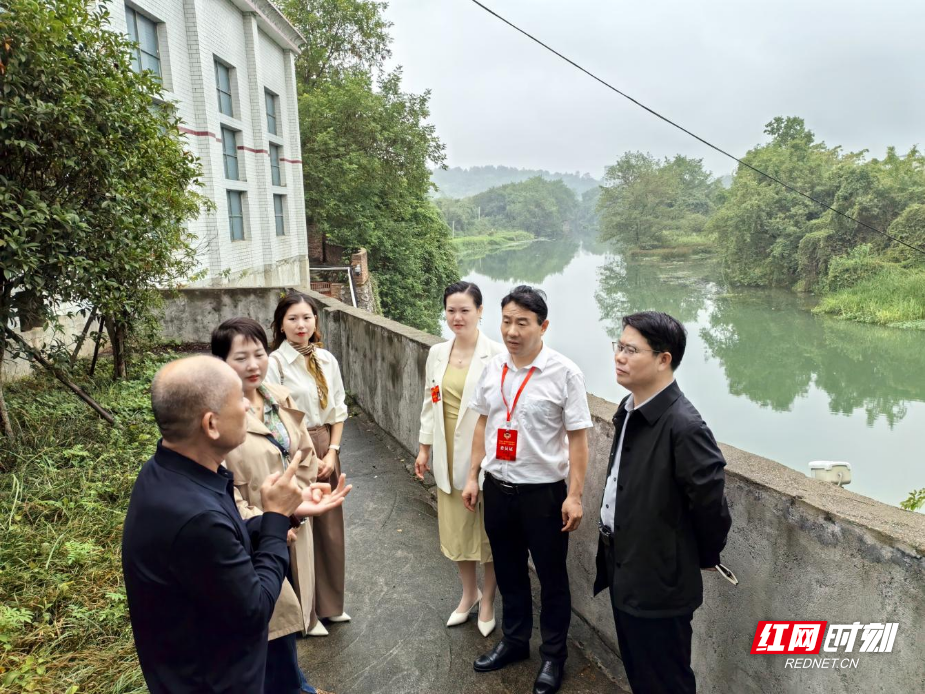 常宁市医卫界别委员工作室开展“宜水河饮用水源保护区”环保调研暨委员履职活动