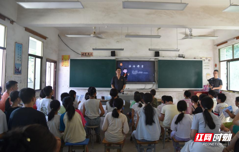 开讲啦！衡东法院为学子送上“开学第一课”