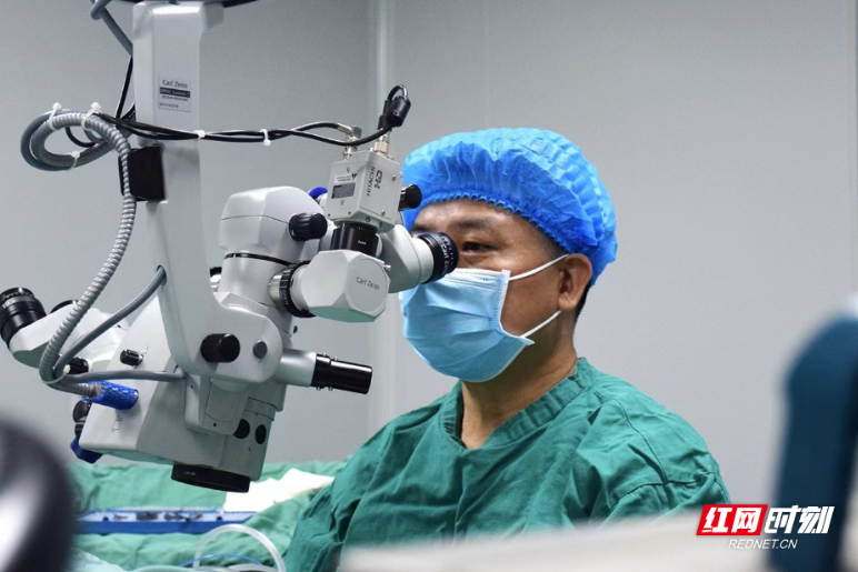 眼前突现“飞蚊”和黑影?这些症状是视网膜在“求救”