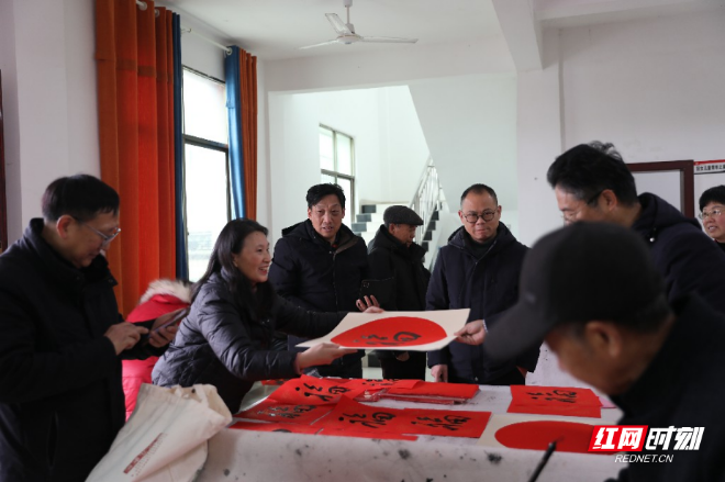 衡阳县：“福”气送到家门口 村民迎春“联”味浓