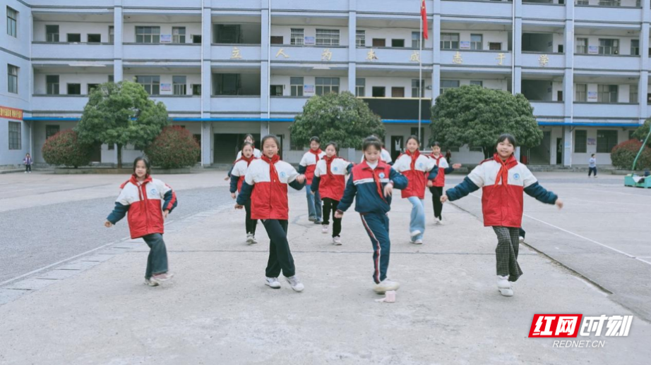 衡阳县一农村小学有个“千万流量”舞蹈团