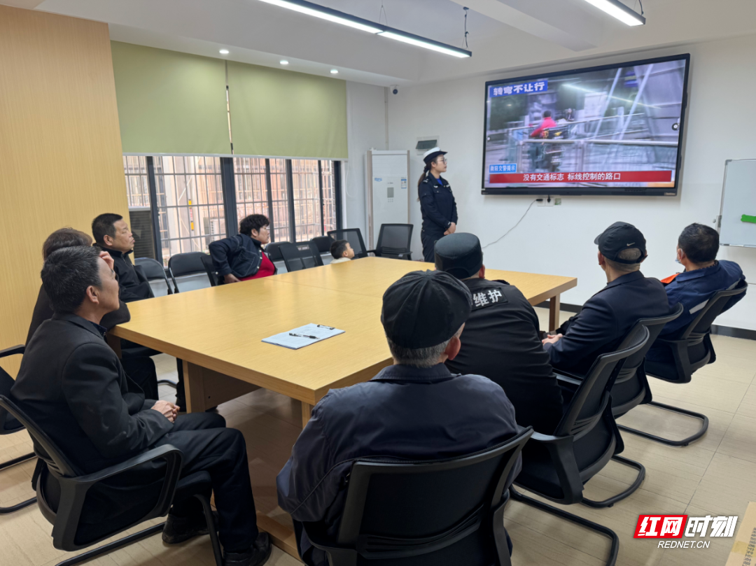 蒸湘交警:“银发课堂” 进社区 贴心守护“夕阳红”