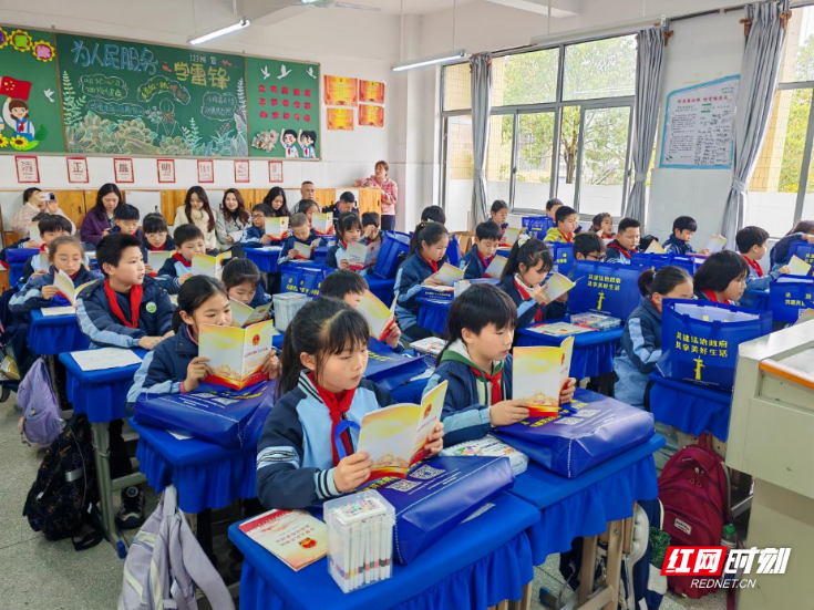 雁峰区:法治漫画润童心 普法护航伴成长