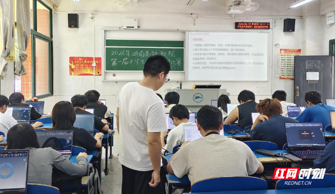湖南高速铁路职业技术学院：110余名学生职教周同台“成图”