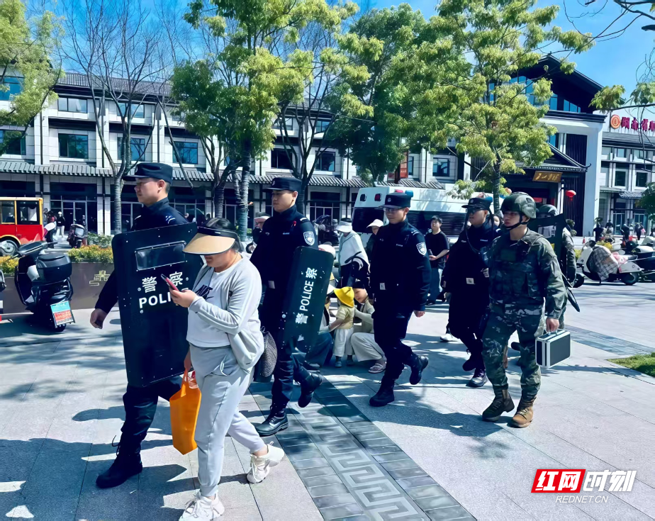 “五一”火爆正当时 南岳衡山全域护航游客畅游