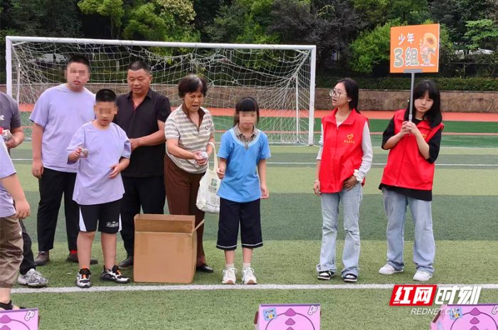 快乐运动伴成长 湖南交通工程学院志愿者为残障儿童定制别样“六一”