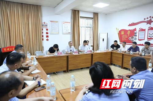 雁峰区主要领导专题调度“九小场所”拆窗破网、“飞线充电”专项整治工作