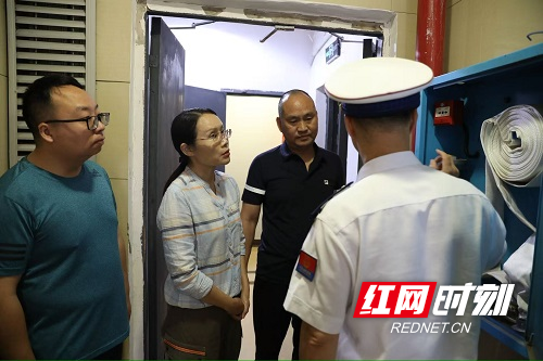 雁峰区主要领导“四不两直”督导消防安全隐患排查整治工作