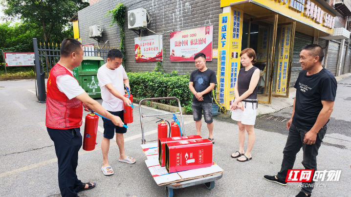 安全瞭望台⑫|“心里更踏实了!”珠晖区酃湖乡2000个灭火器进驻安置小区