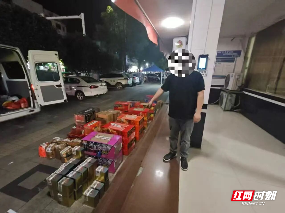 截停 ！衡东公安查获 47 箱非法运输烟花爆竹
