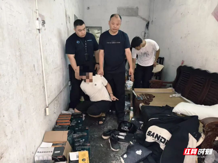 石鼓公安夜擒惯犯,33块电瓶全部追回