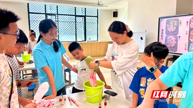 湖南交通工程学院“青衿致远”服务团携非遗课堂走进衡阳市青少年宫