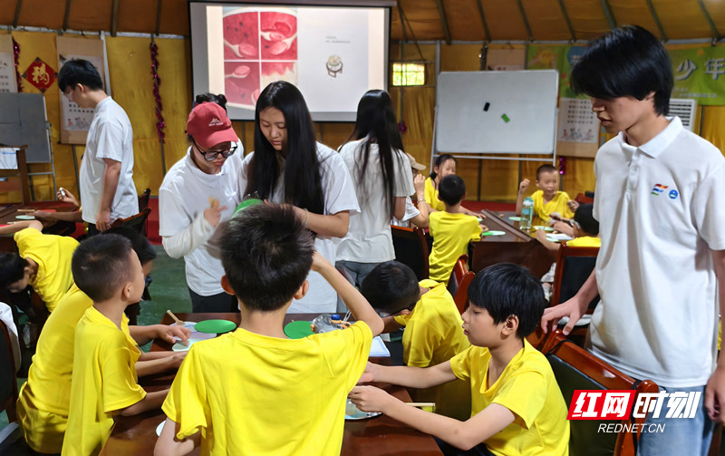 湖南交通工程学院“呵护青苗”服务团赴衡州夏令营开展多元公益课堂