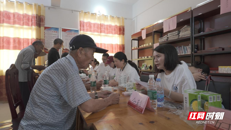 南华大学博士服务团送医送药到乡村